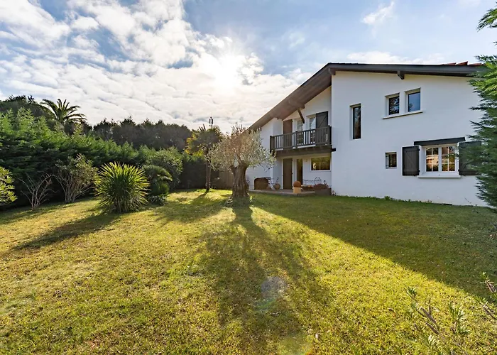 Дом отдыха Magnifique Maison Basque Avec Piscine 8 Pers- *