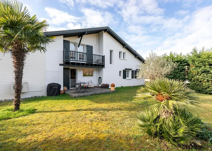 Дом отдыха Magnifique Maison Basque Avec Piscine 8 Pers- *