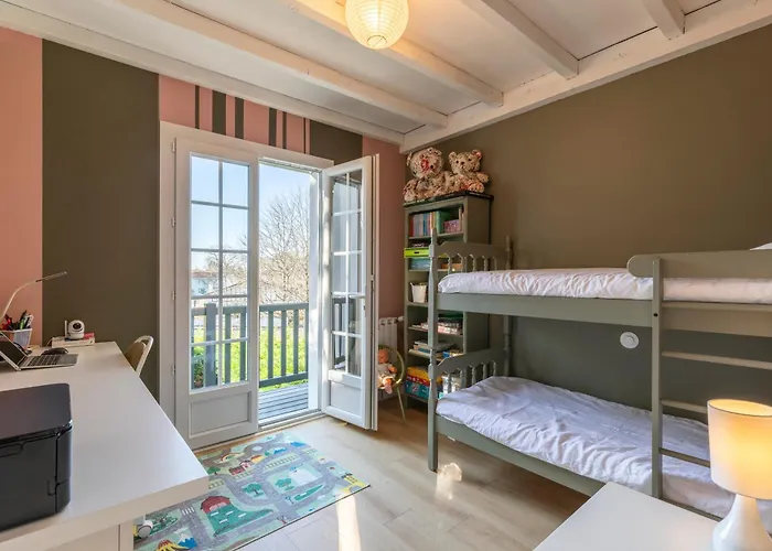 Дом отдыха Magnifique Maison Basque Avec Piscine 8 Pers- *